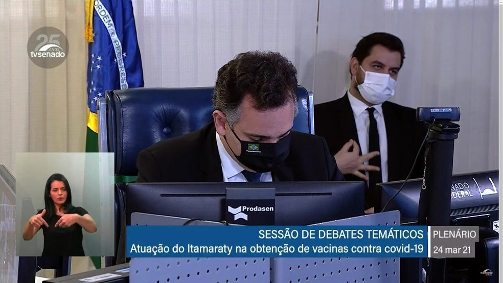 Assessor Filipe Martins durante sessão do Senado Federal. Reprodução: TV Senado/Jovem Pan